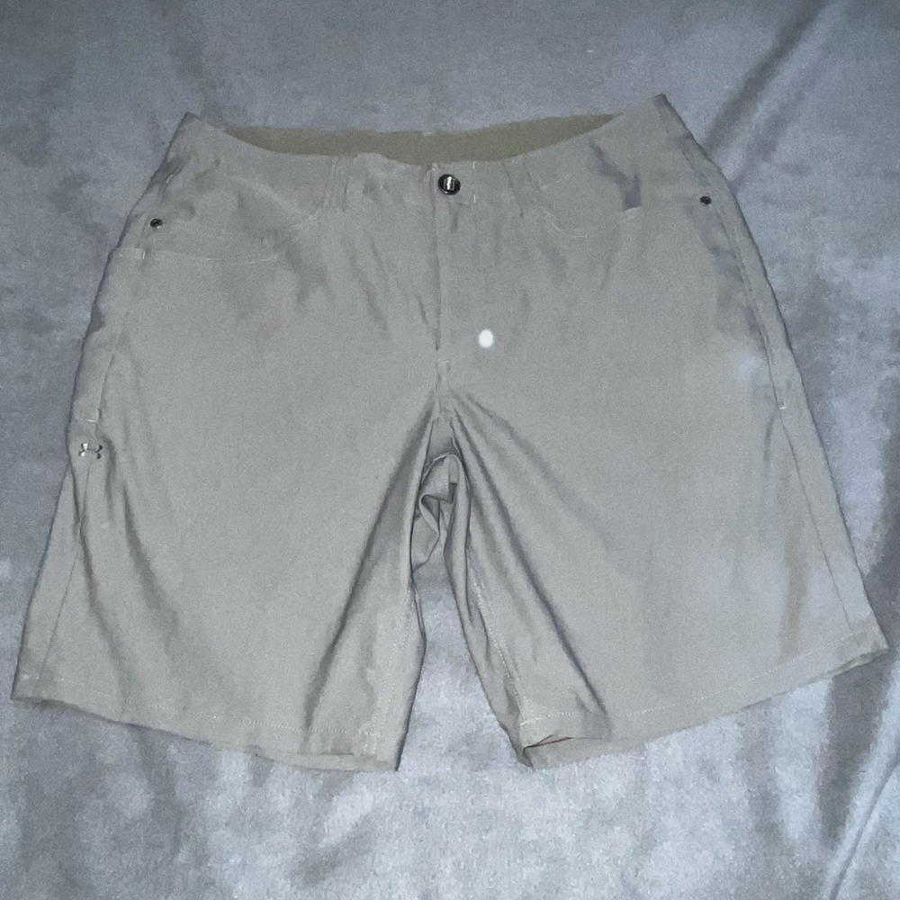 Under armour Size 34 Light Army Green Loose Golf Shorts